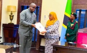 Présidente de la Tanzanie reçoit en audience le ministre de la RDC de l'intégration régionale