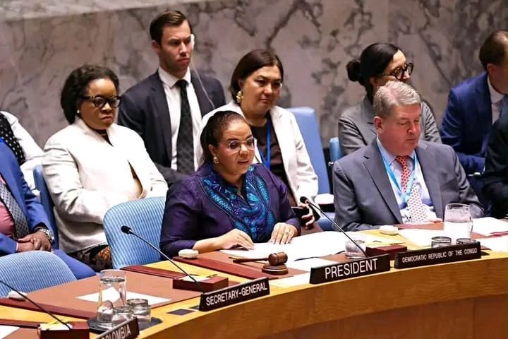 On ne combat des gangs avec des discours, mais des policiers formés, des juges intègres et des routes qui désenclavent a indiqué la patronne de la diplomatie congolaise