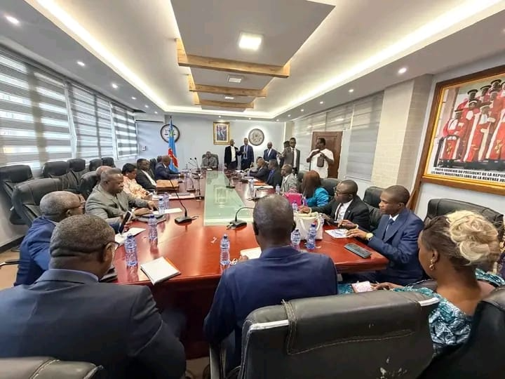image-26 Firmin Mvonde interpelle les magistrats nouvellement nommés.