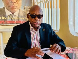 Le professeur Raphaël Musampa Tshibalabala considère que la C64 défend une position qui s'oppose à la fois à toute tentative de changement constitutionnel visant à accorder un troisième mandat